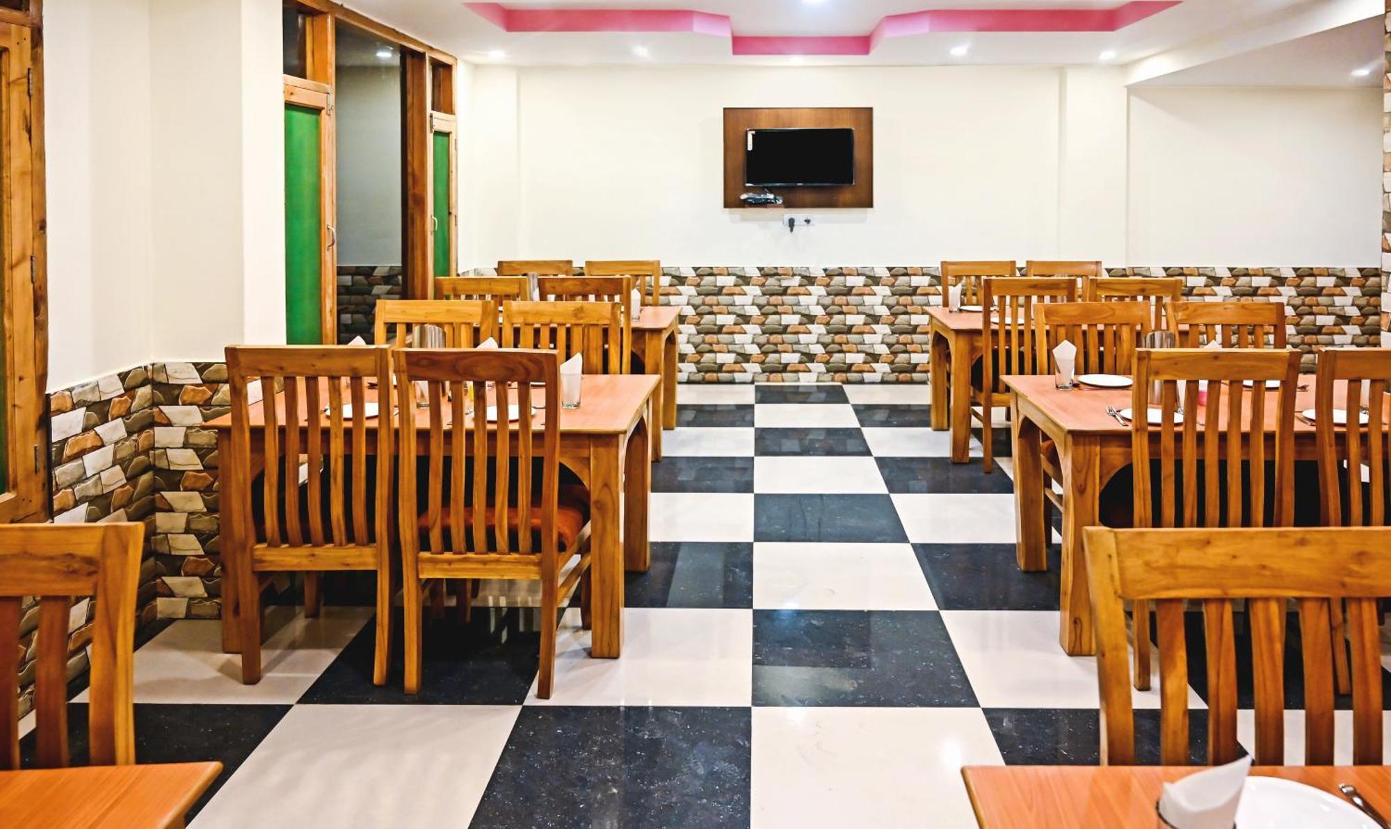 Treebo Dev With Valley View, Mall Road Manali  Exterior photo